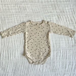 Quincy Mae Organic Cotton Ribbed Bodysuit - 3-6M - Ivory with Black Dots